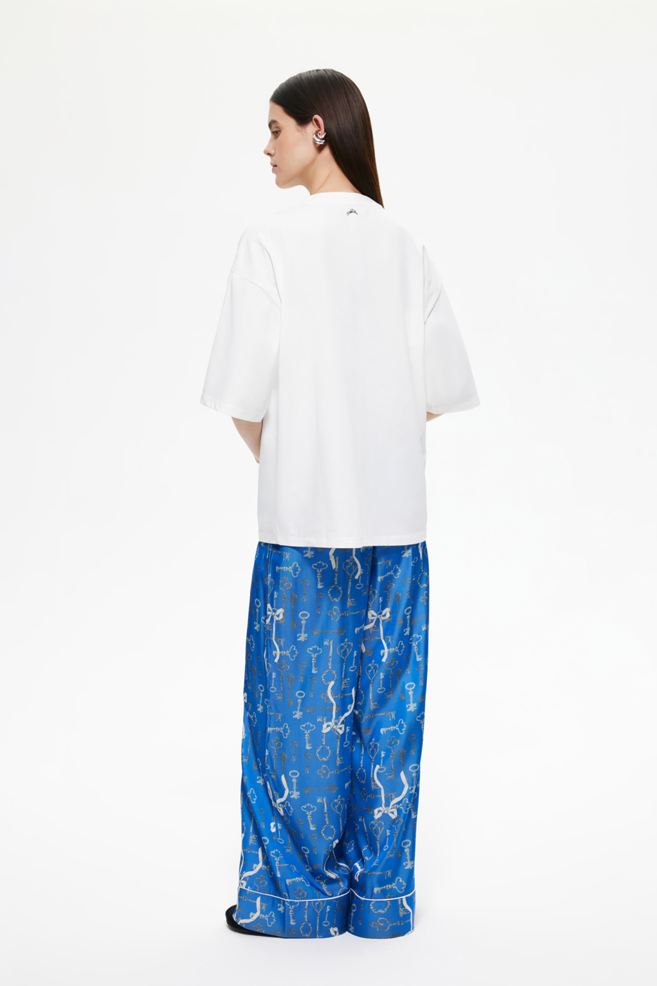 Футболка с принтом и вышивкой