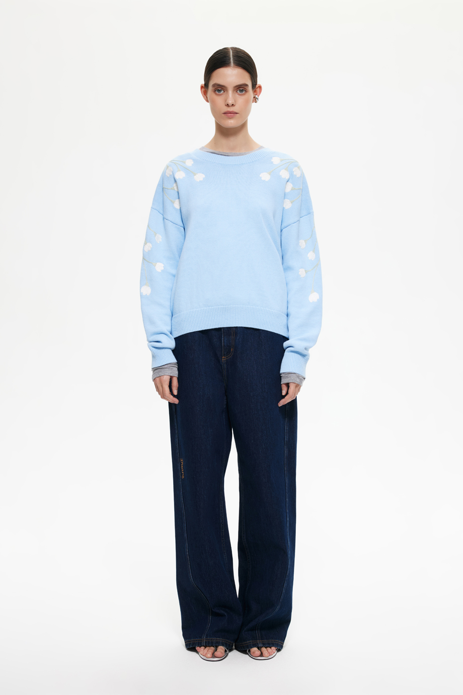 Джемпер с вышивкой