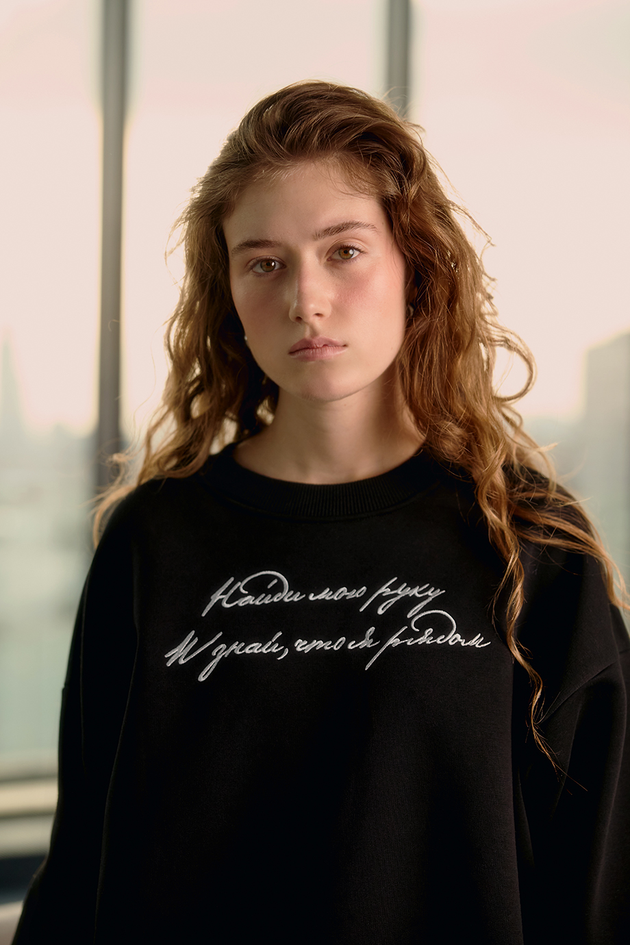 Свитшот с вышивкой