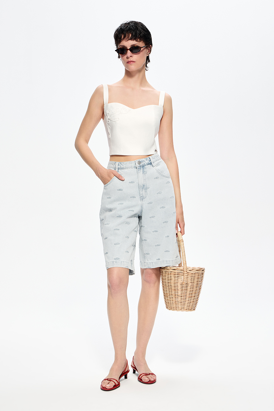 Шорты джинсовые с вышивкой Шорты джинсовые с вышивкой