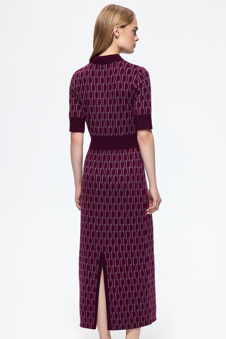 Платье вязаное с лого-узором