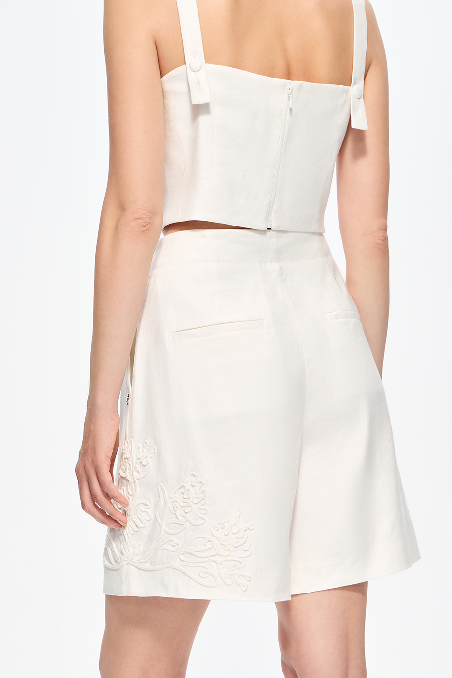 Шорты льняные с вышивкой