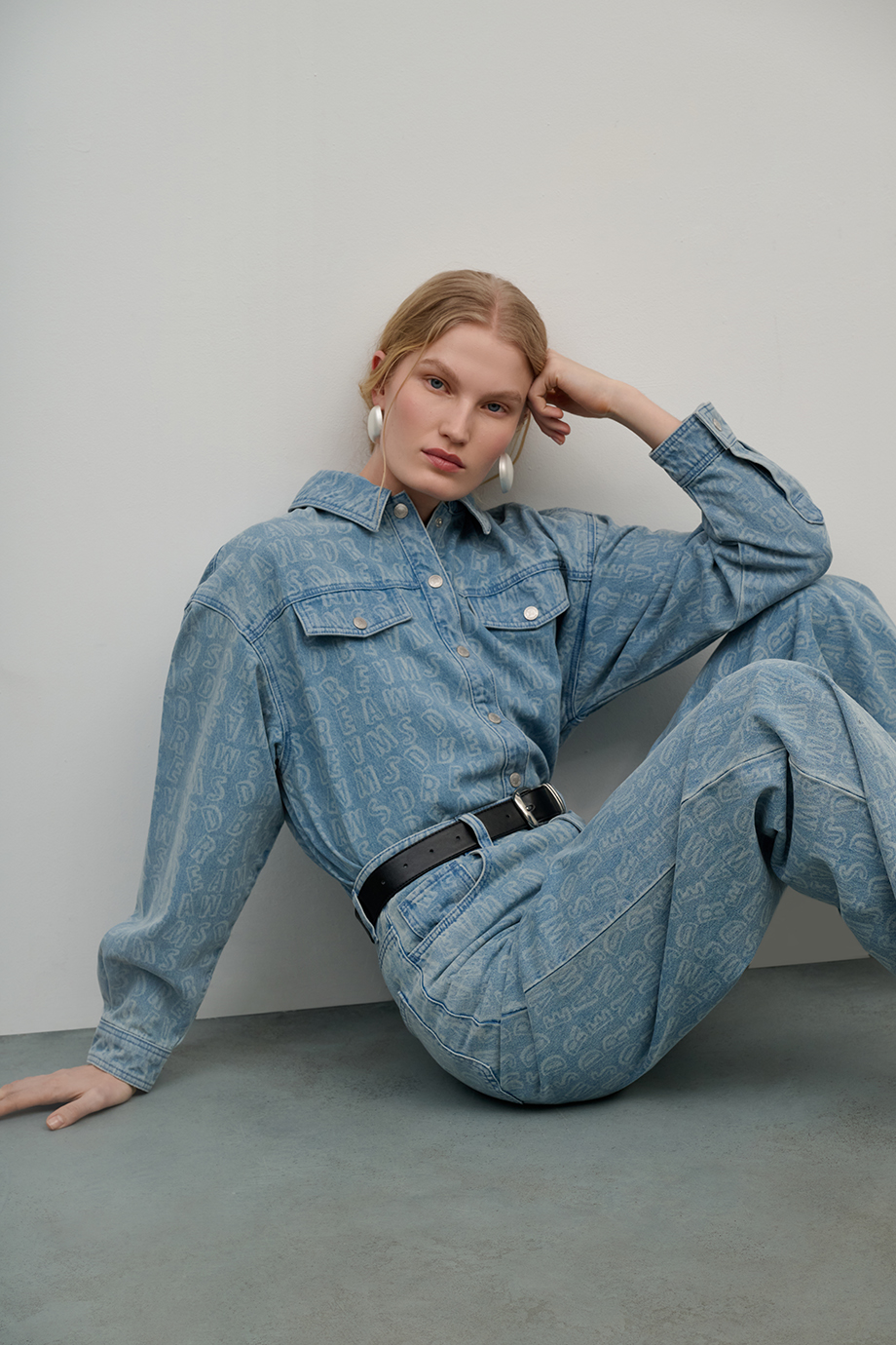 Рубашка джинсовая с лазерным принтом Рубашка джинсовая с лазерным принтом