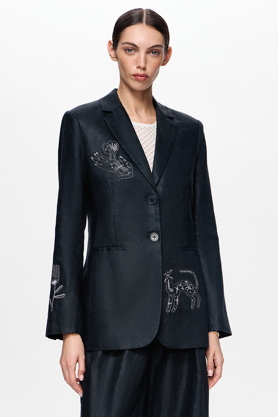 Жакет льняной с вышивками