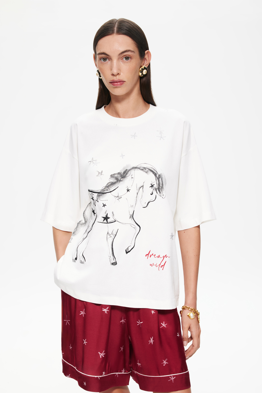 Футболка с принтом и вышивкой