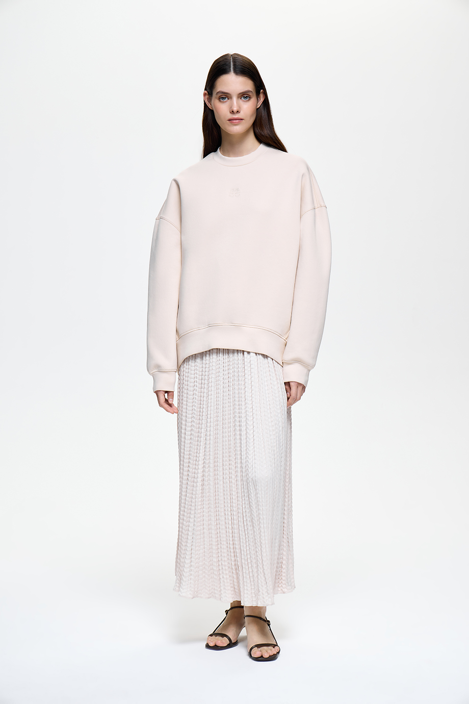 Толстовка с вышивкой