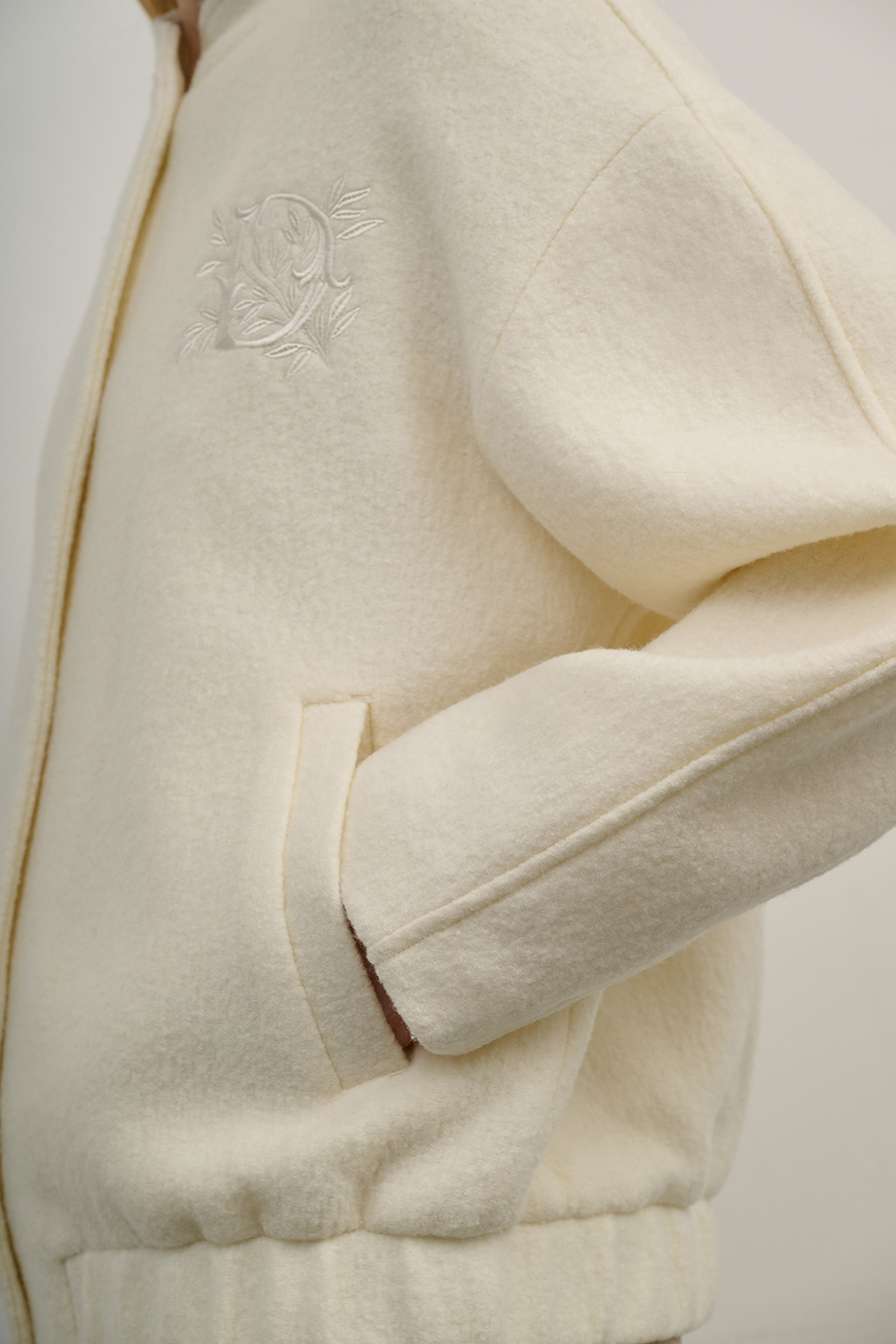 Бомбер из шерсти букле