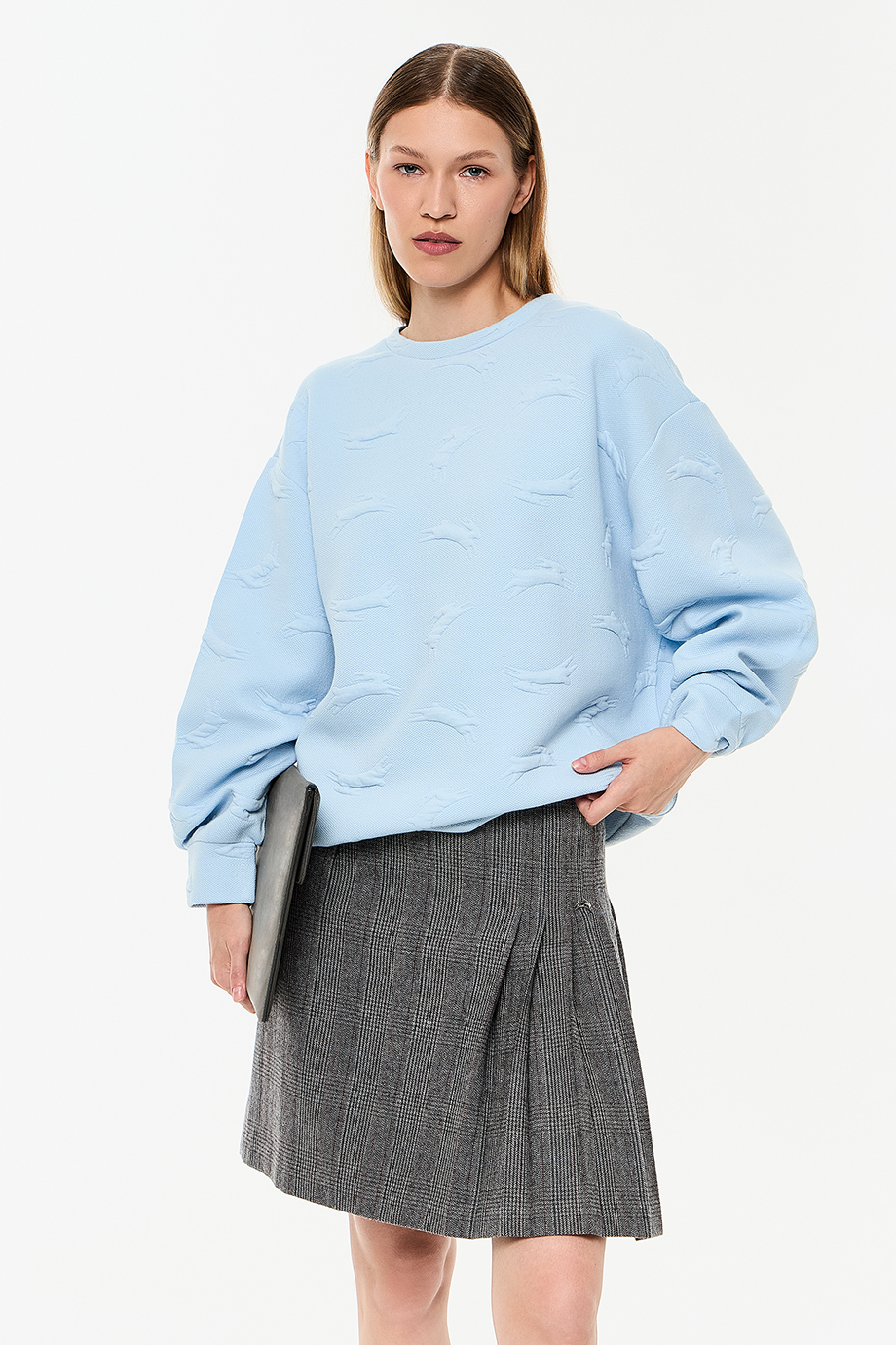 Свитшот с объемным лого-паттерном