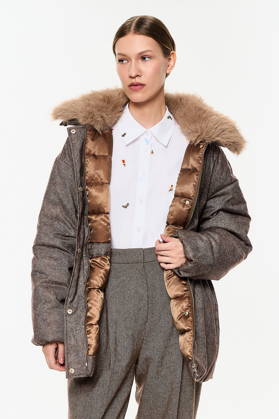 Куртка приталенная с меховым воротником