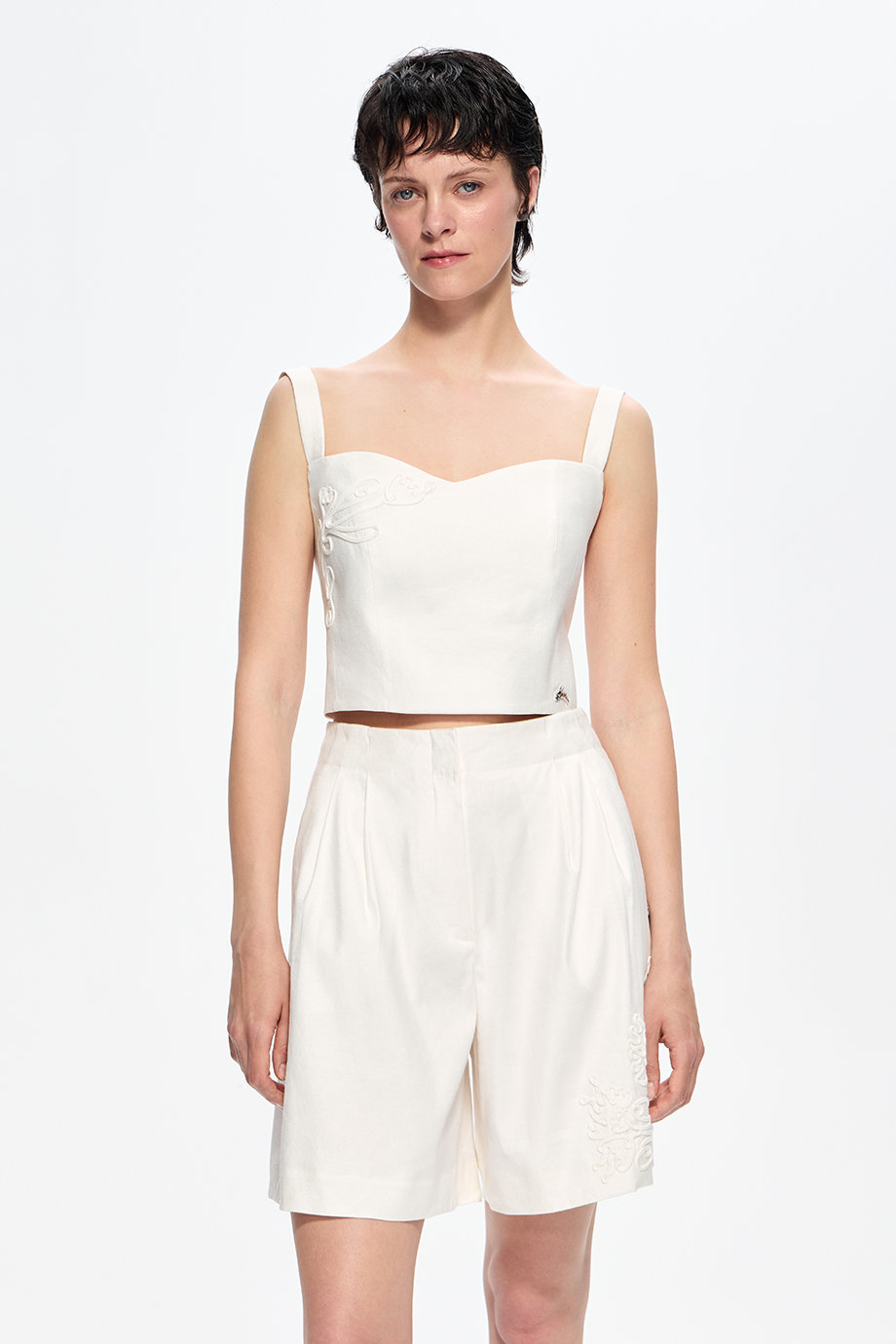 Шорты льняные с вышивкой