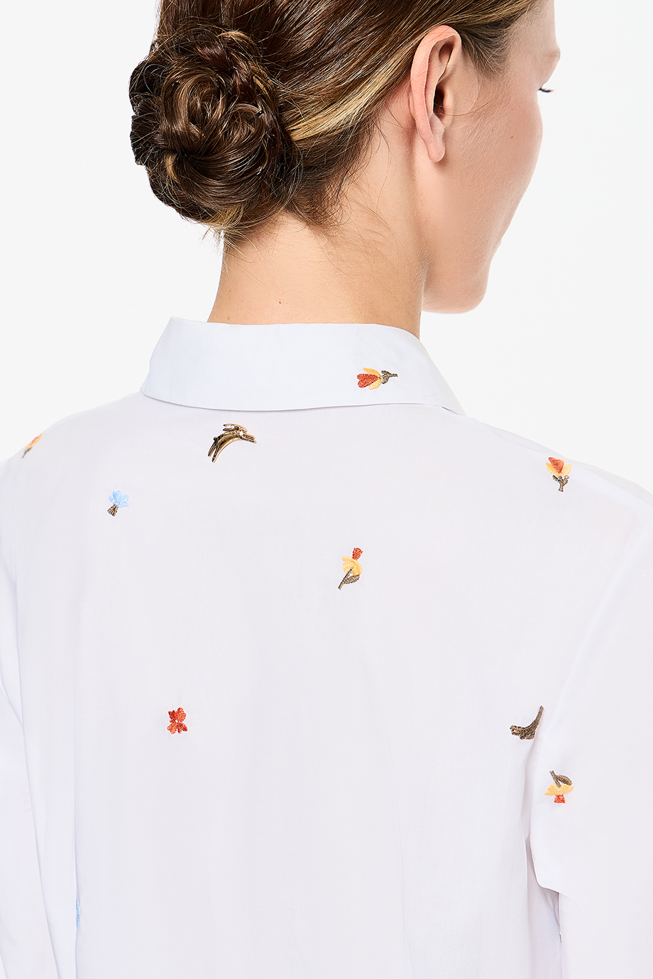 Рубашка прилегающая с вышивками