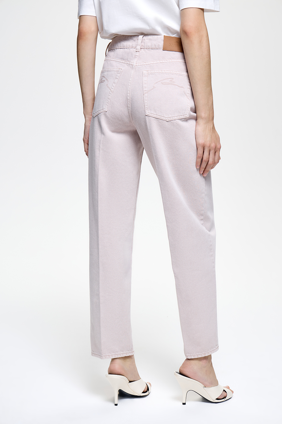 Джинсы Tapered Fit