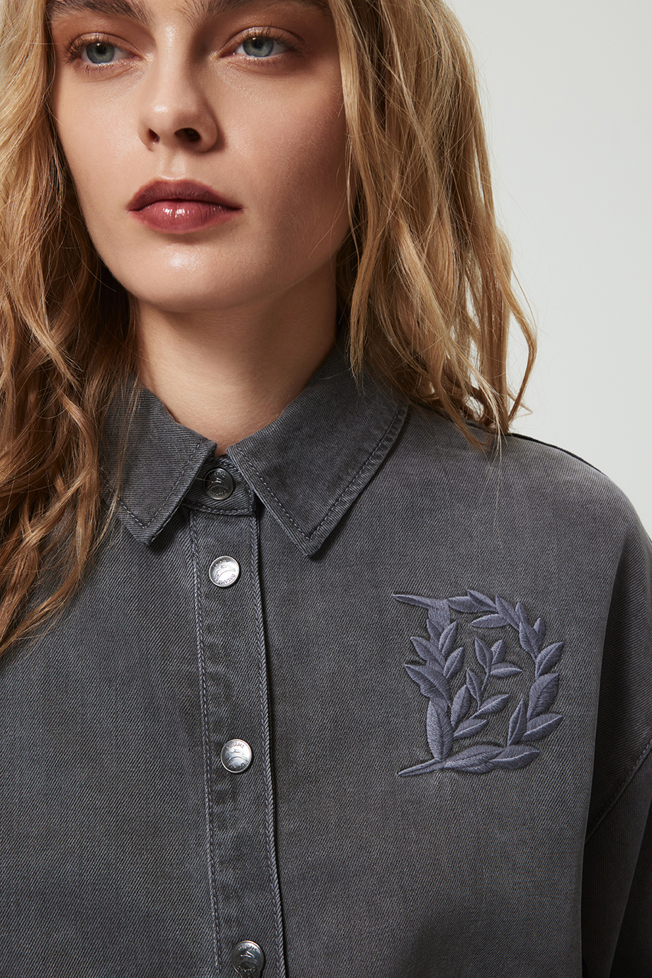 Рубашка из легкого денима