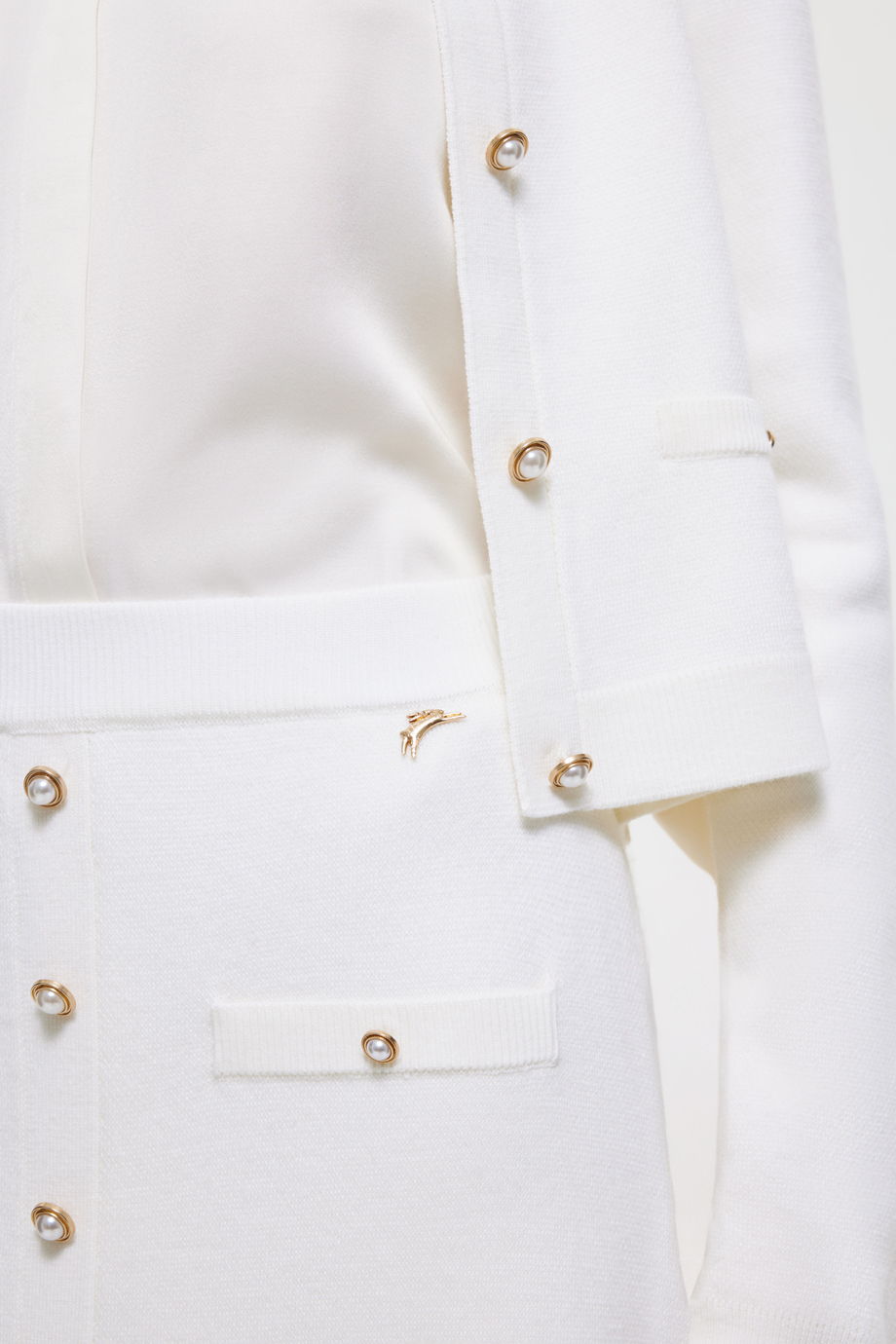 Кардиган с жемчужными пуговицами