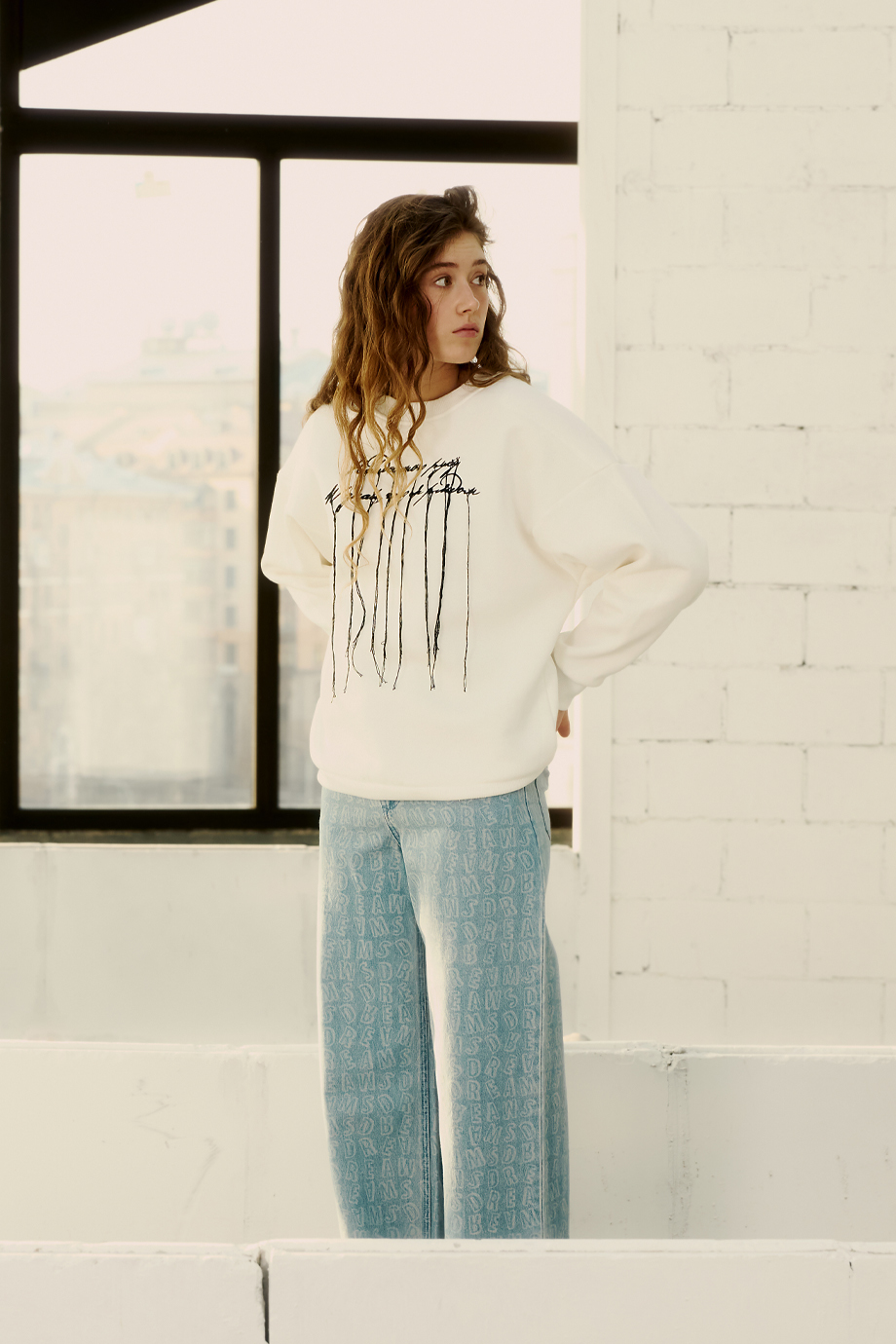 Свитшот с вышивкой