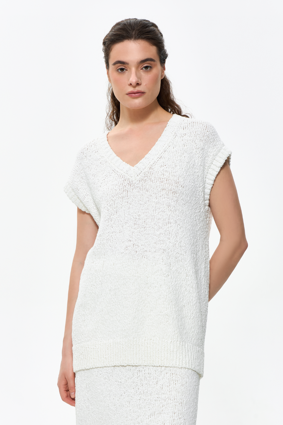 Жилет вязаный из хлопка букле