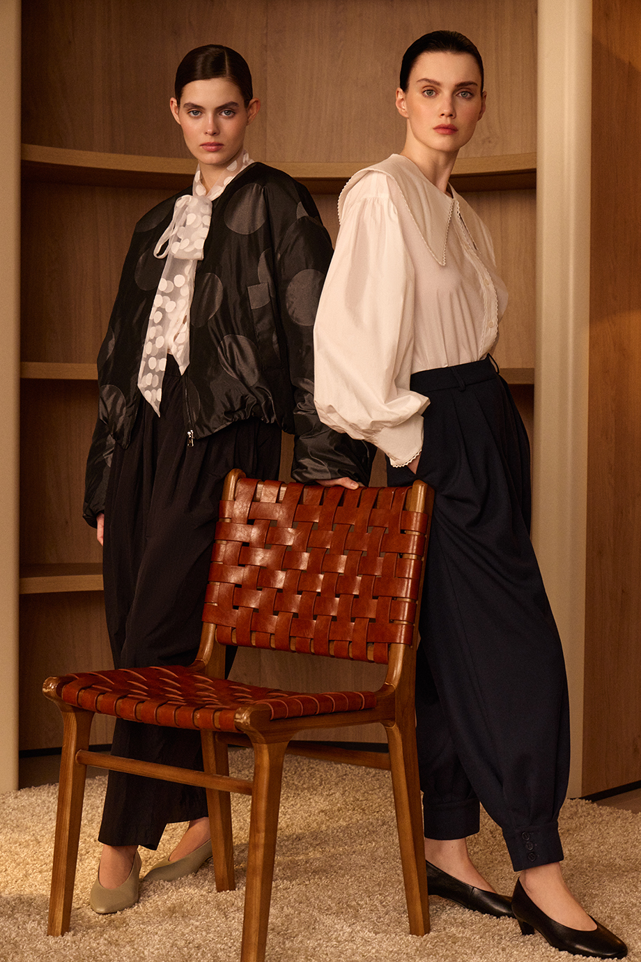 Брюки с манжетами и складками Брюки с манжетами и складками