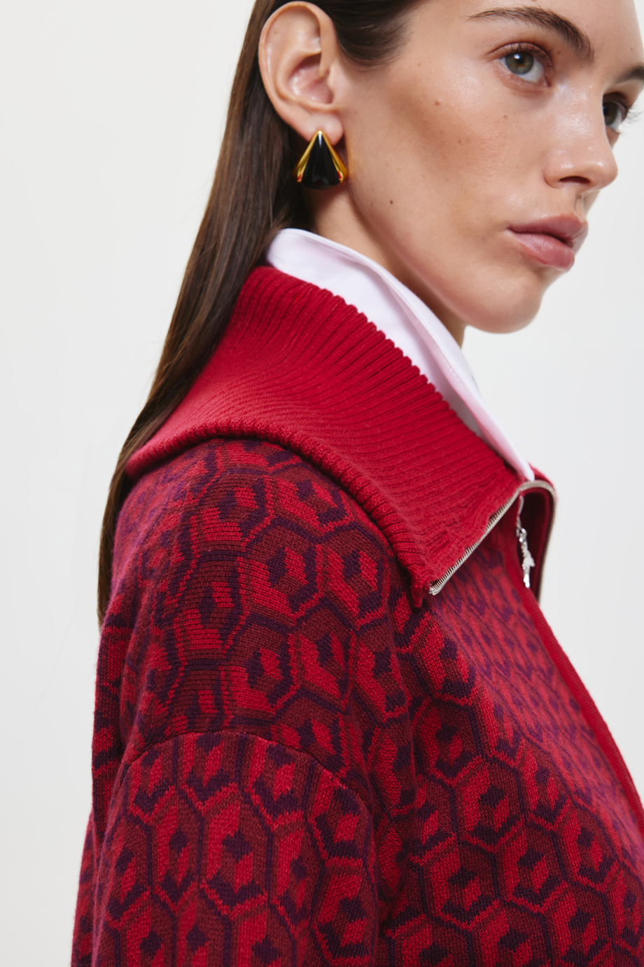 Джемпер с лого-паттерном