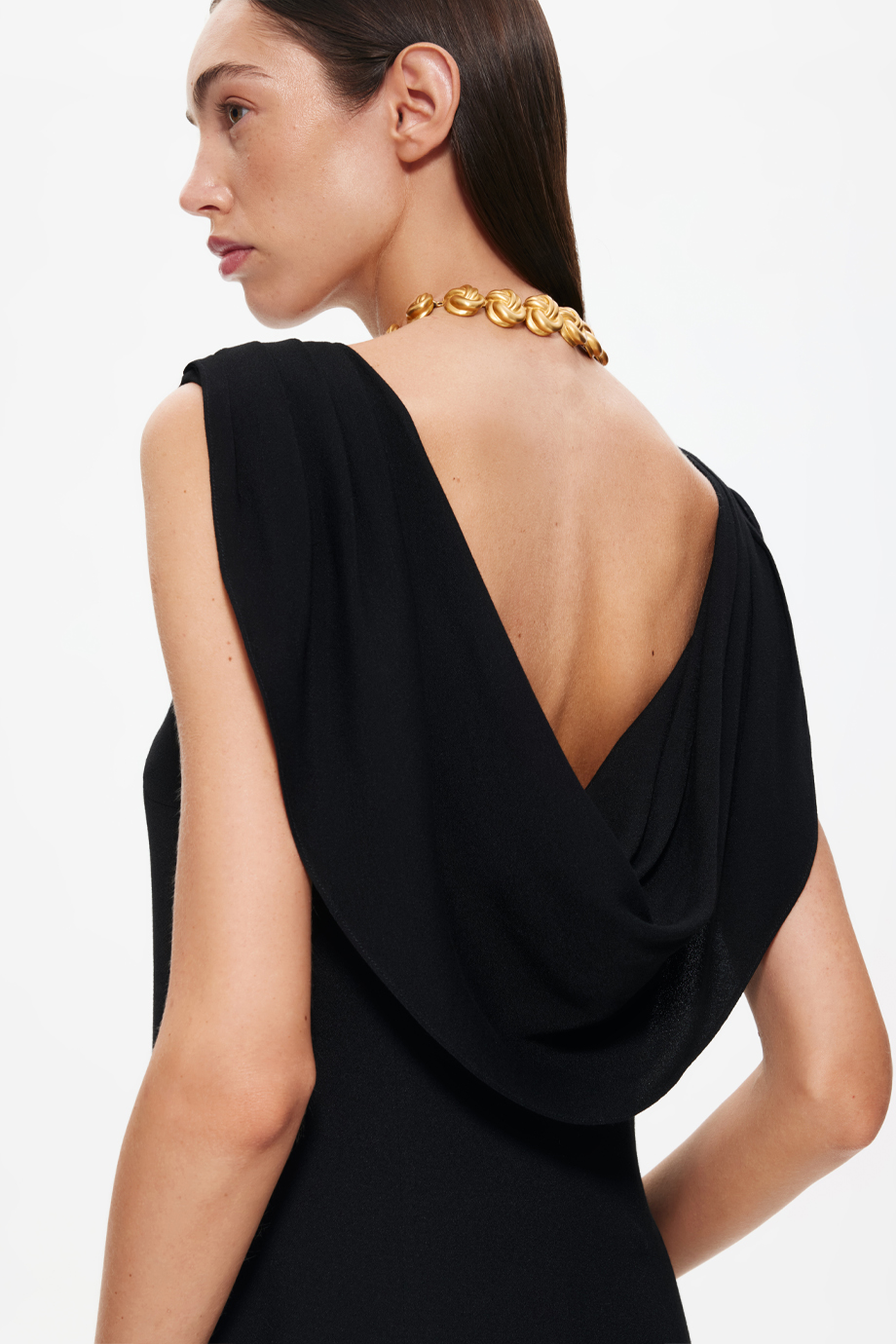 Платье-колонна с декольте на спине