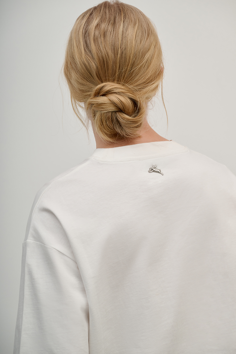 Футболка с принтом и вышивкой