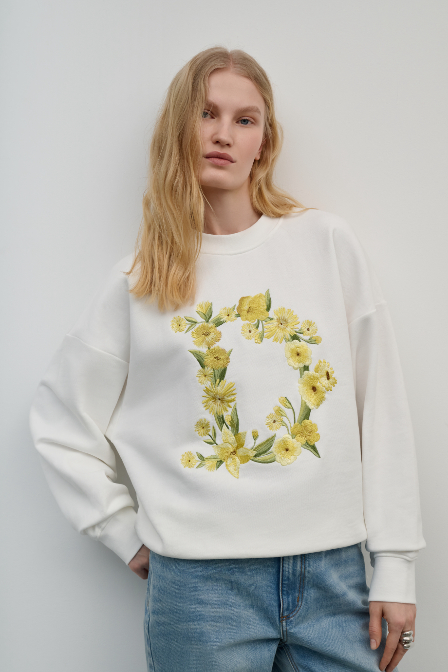 Свитшот с вышивкой