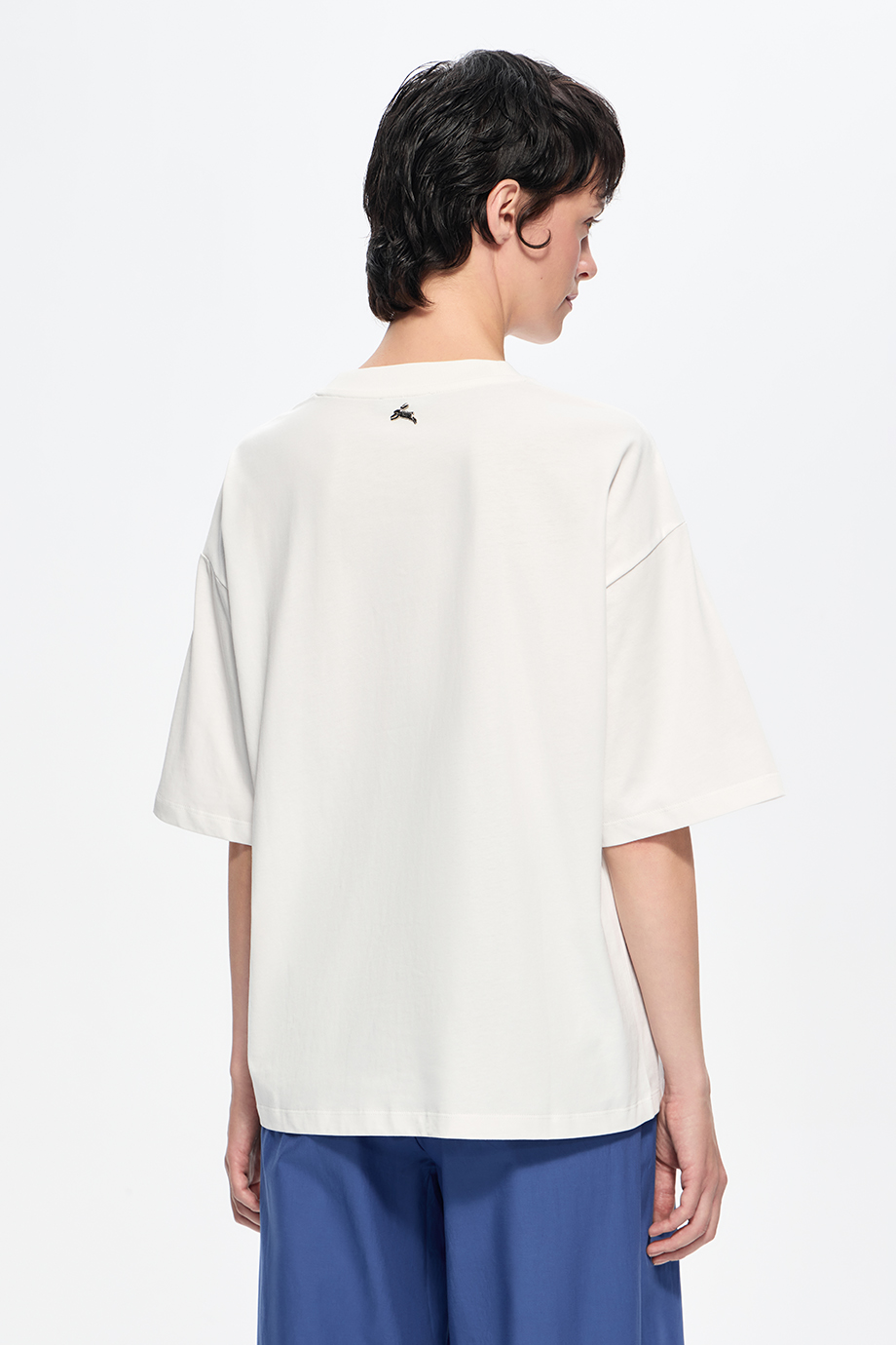 Футболка с принтом и вышивкой