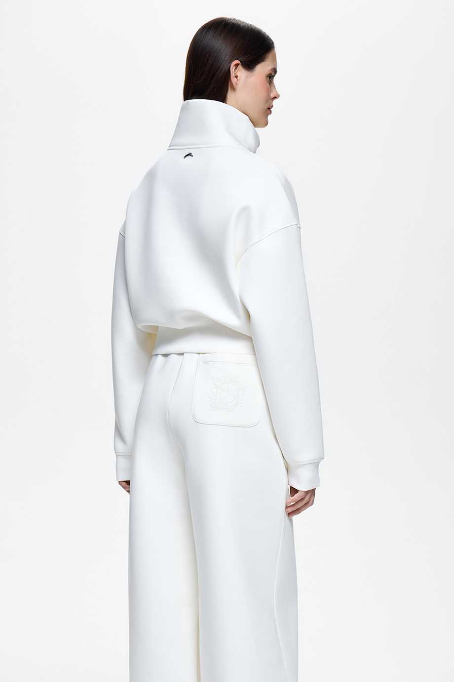 Толстовка на молнии с вышивкой