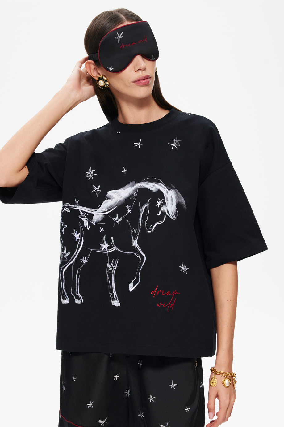 Маска с вышивкой