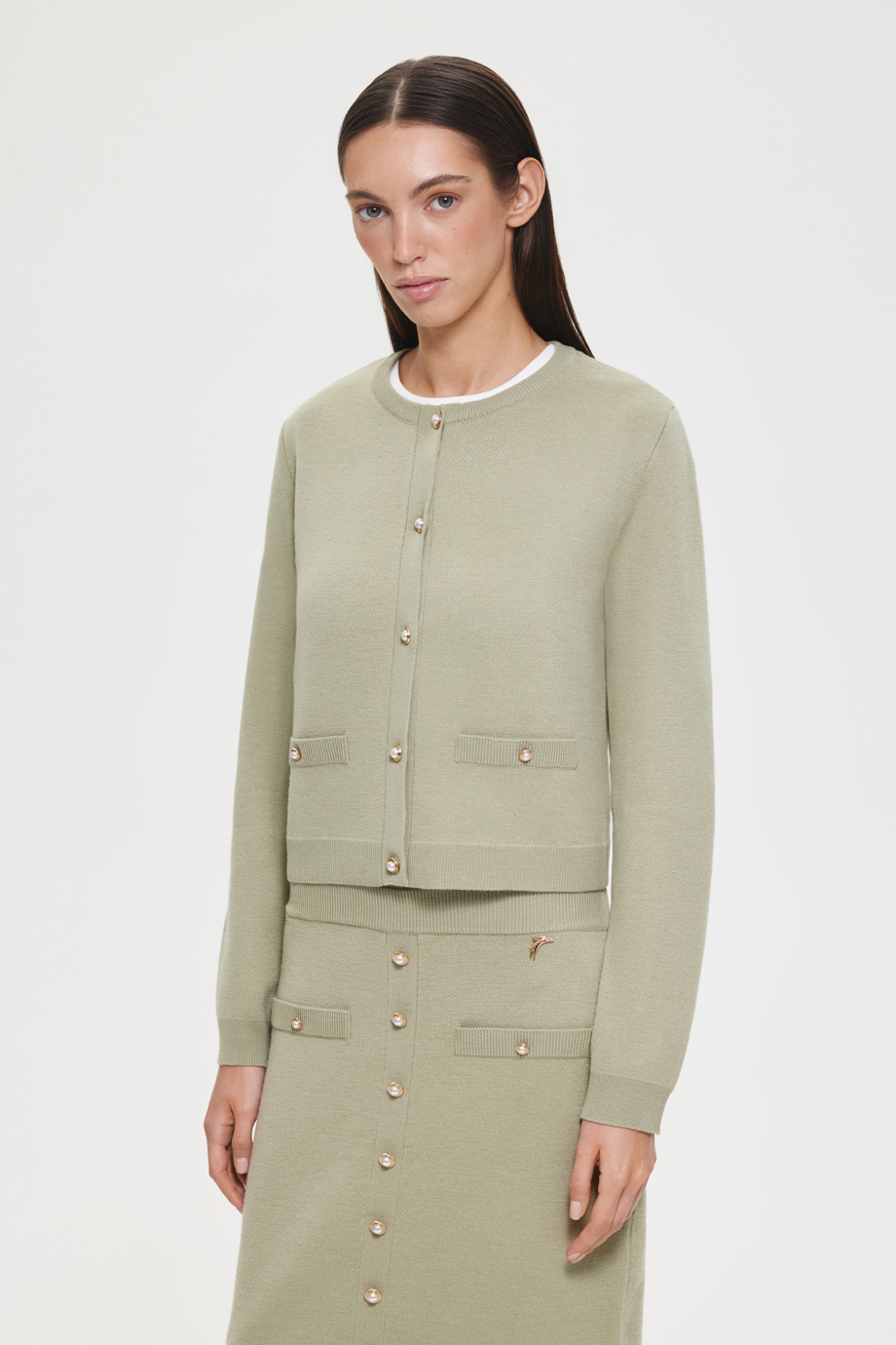 Кардиган с жемчужными пуговицами