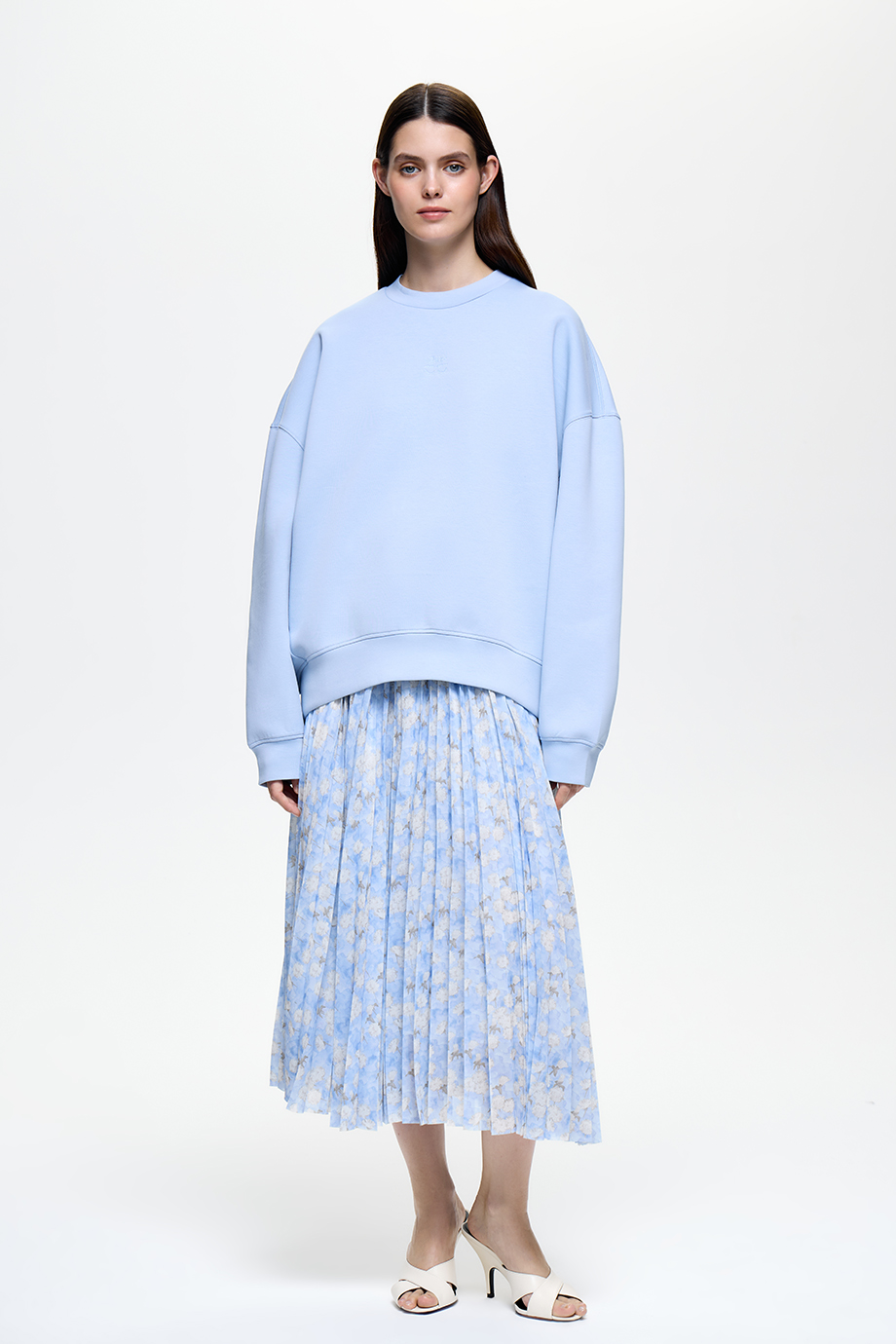 Толстовка с вышивкой