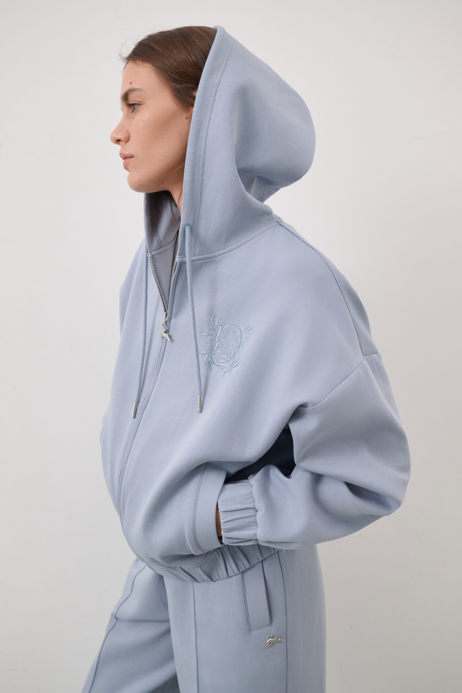 Худи на молнии с вышивкой