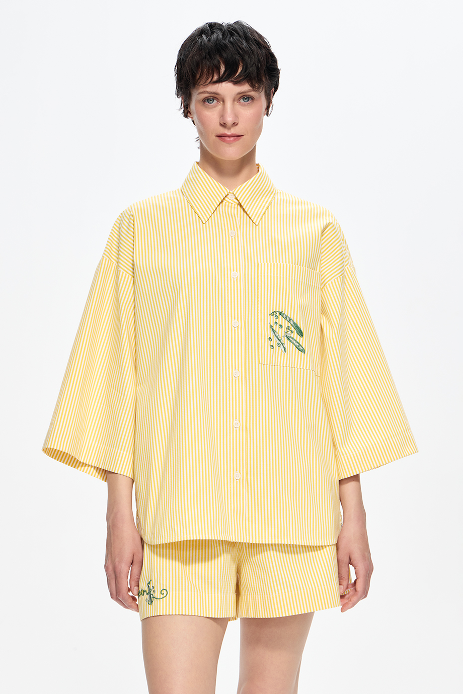 Блузка свободная с вышивкой Блузка свободная с вышивкой