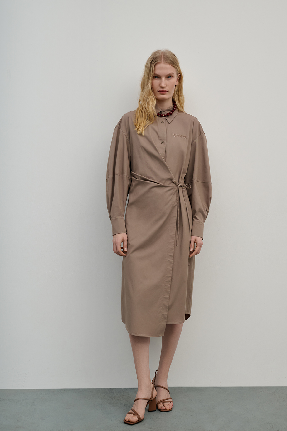 Платье-рубашка с вышивкой