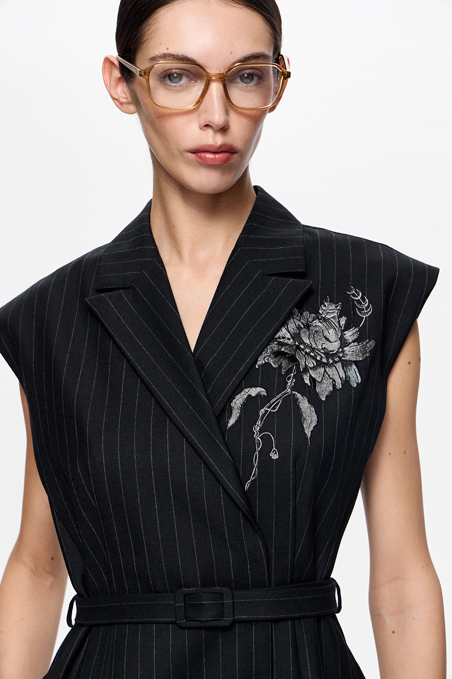 Платье-жилет с вышивкой