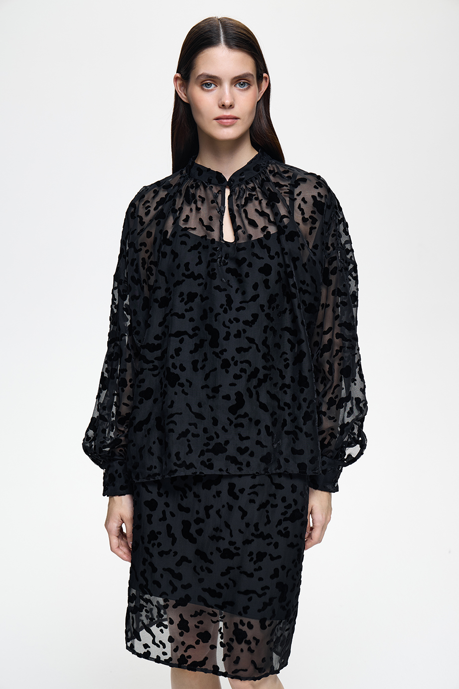 Блузка из деворе