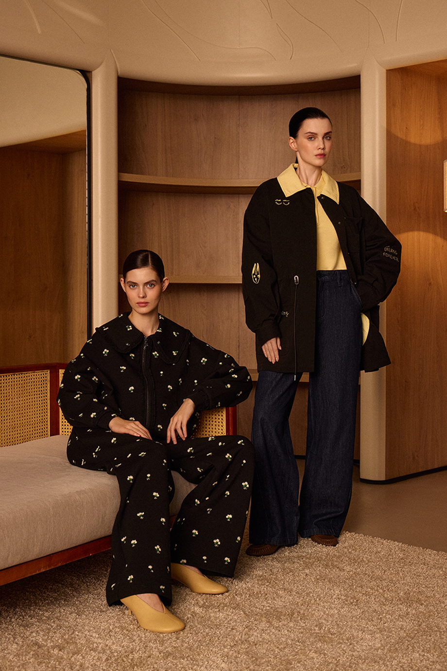 Толстовка на молнии с вышивкой