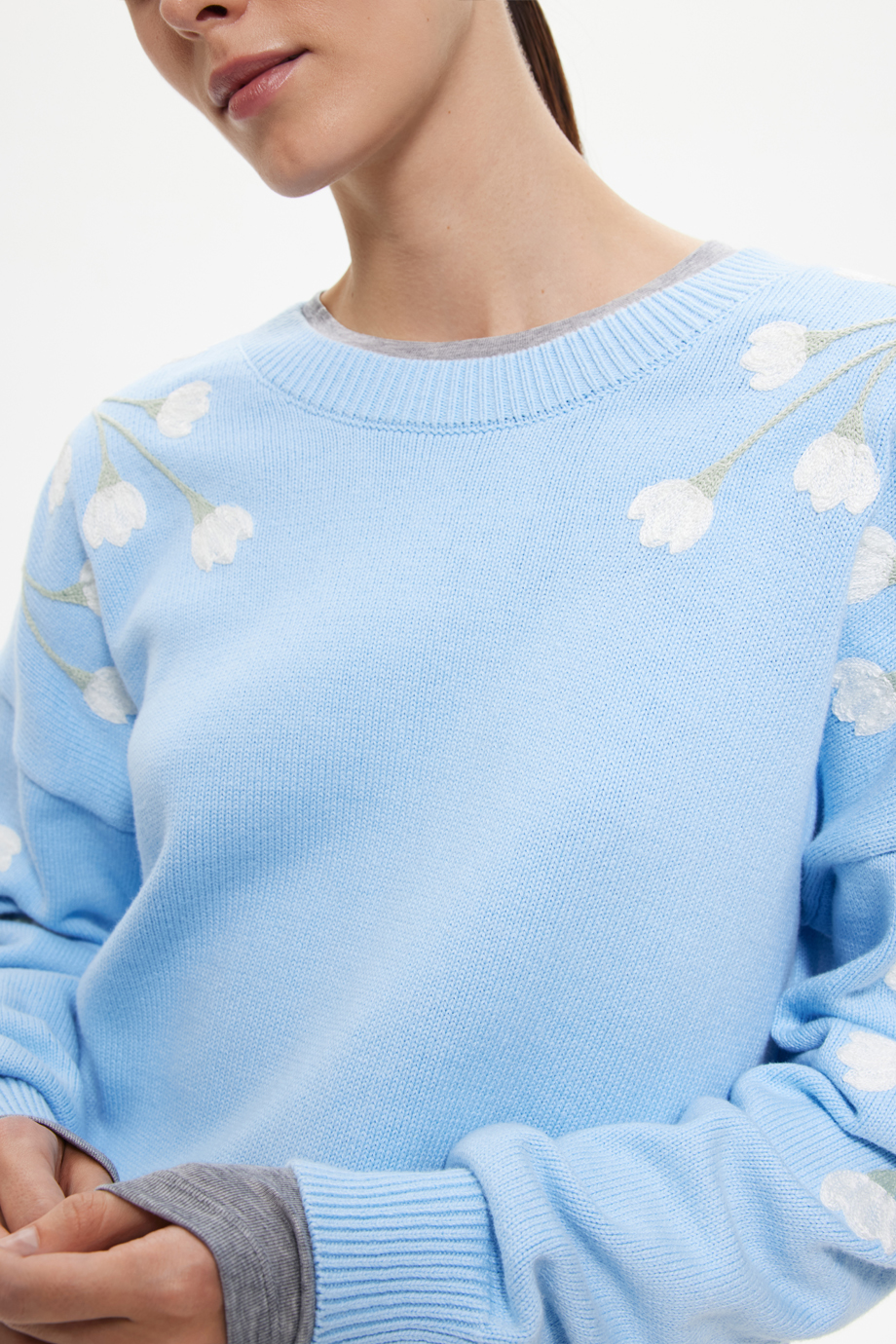 Джемпер с вышивкой