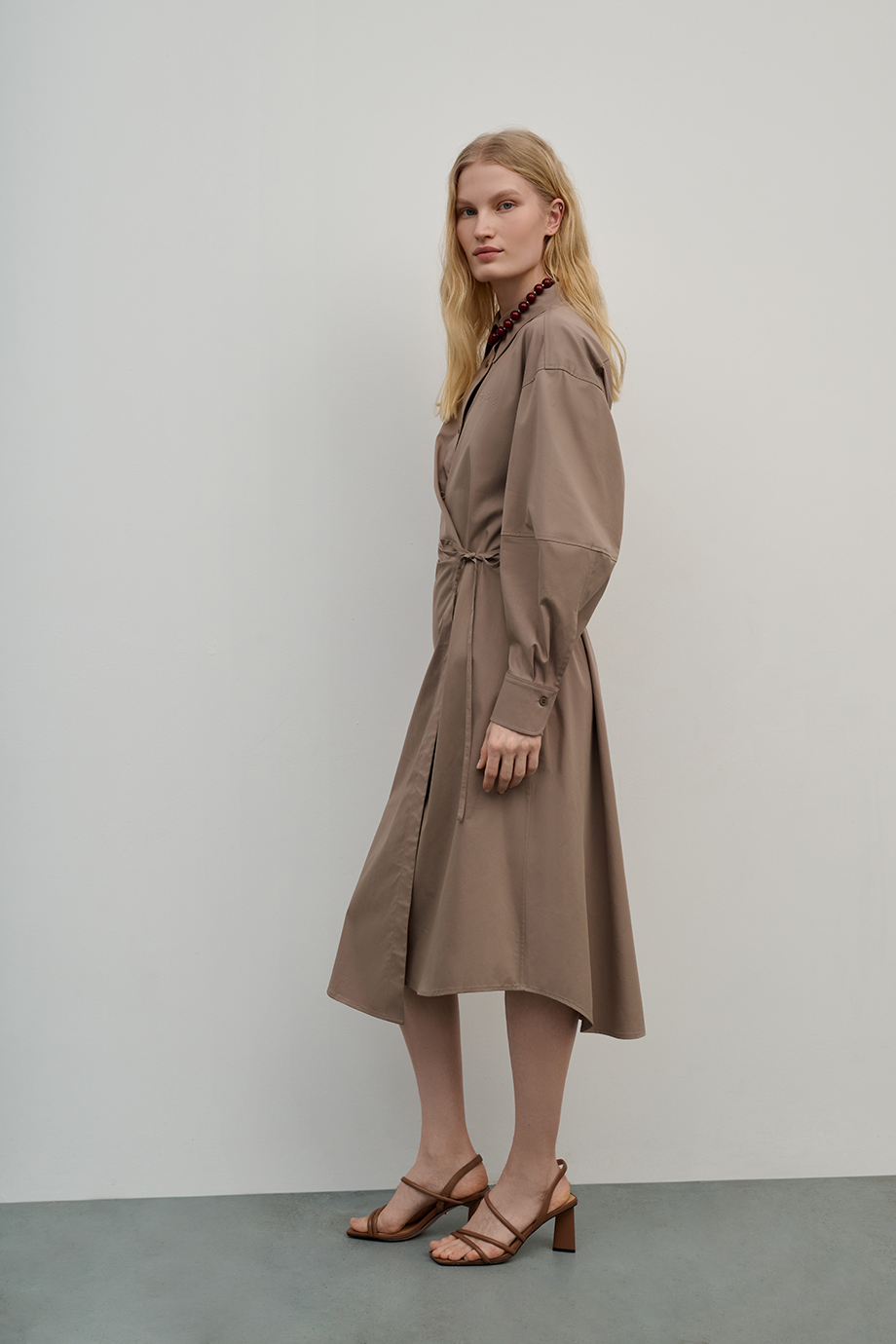 Платье-рубашка с вышивкой