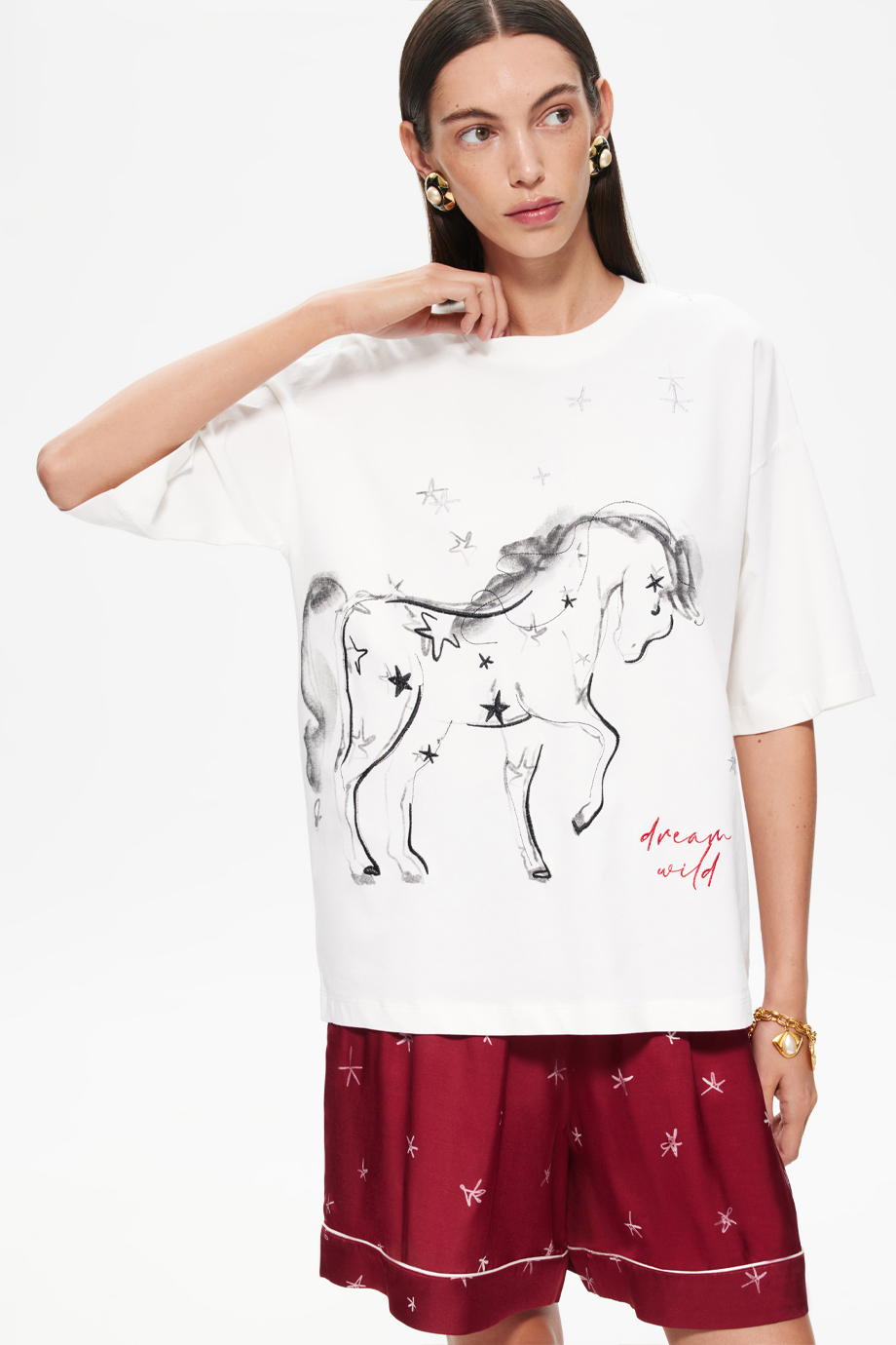 Футболка с принтом и вышивкой