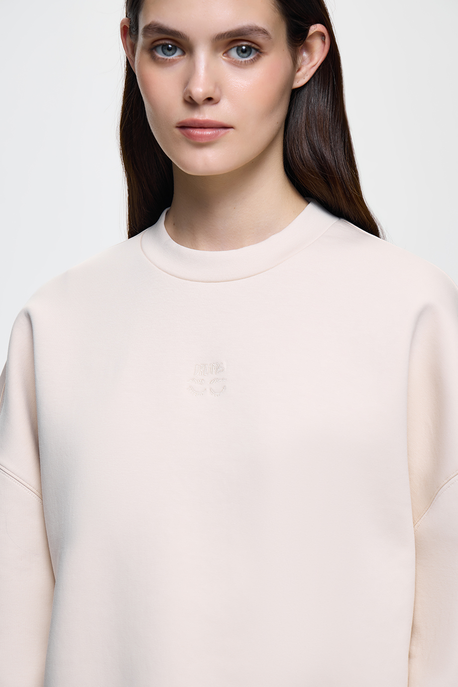 Толстовка с вышивкой