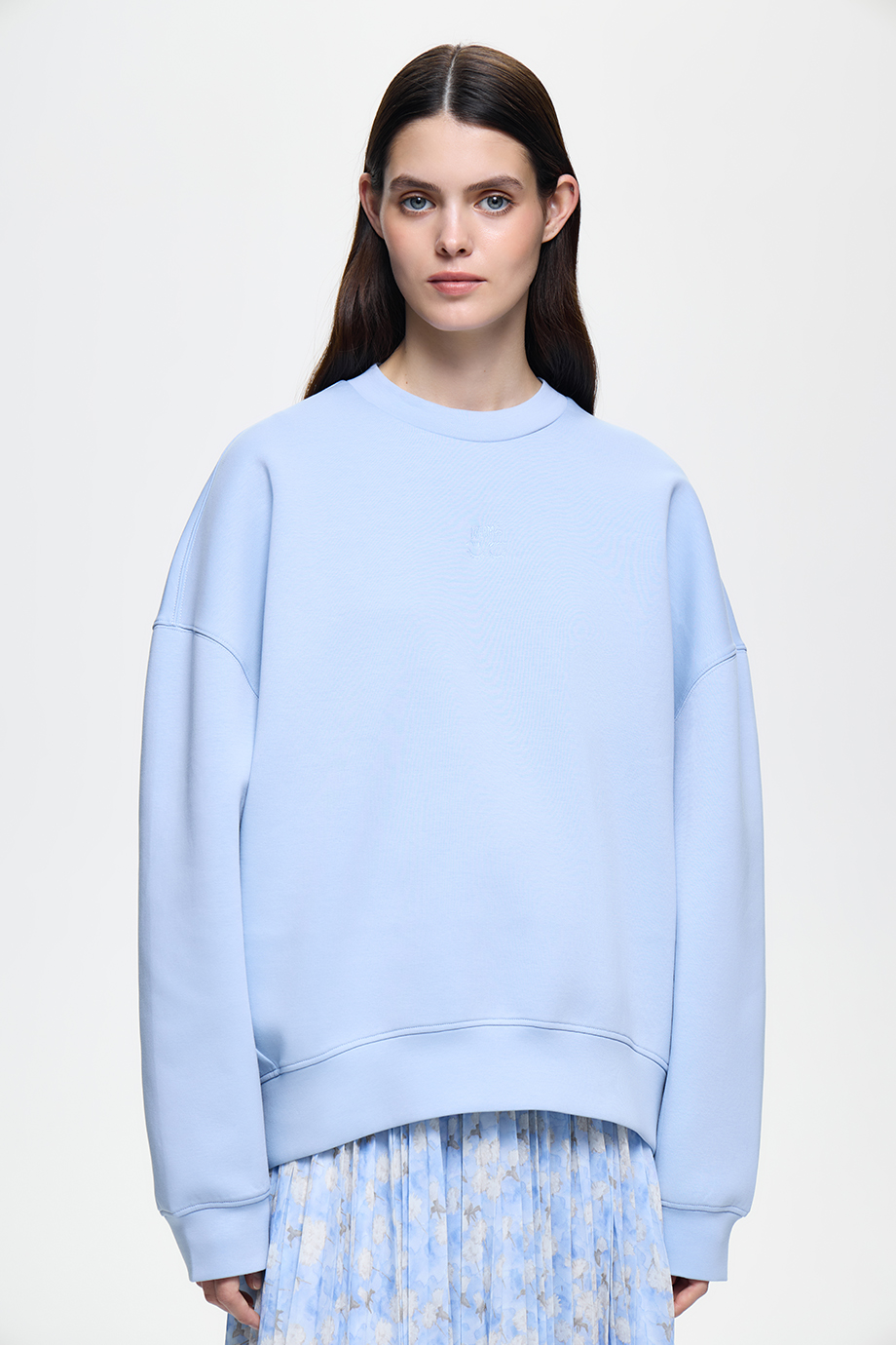 Толстовка с вышивкой