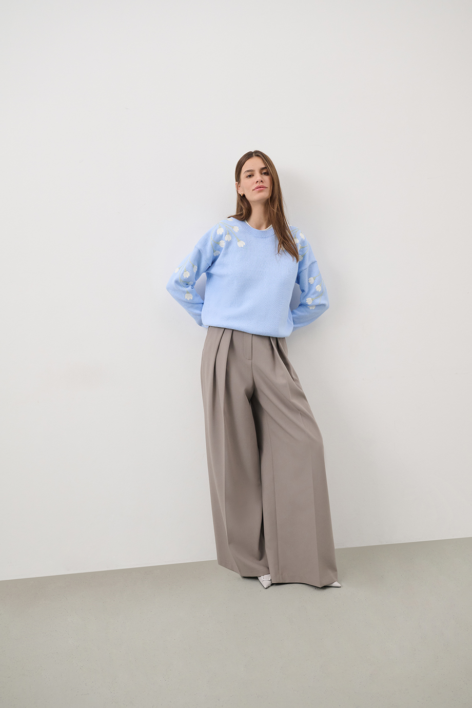 Джемпер с вышивкой