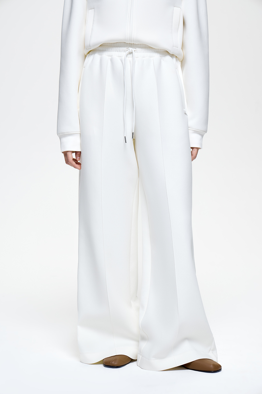 Брюки трикотажные с вышивкой