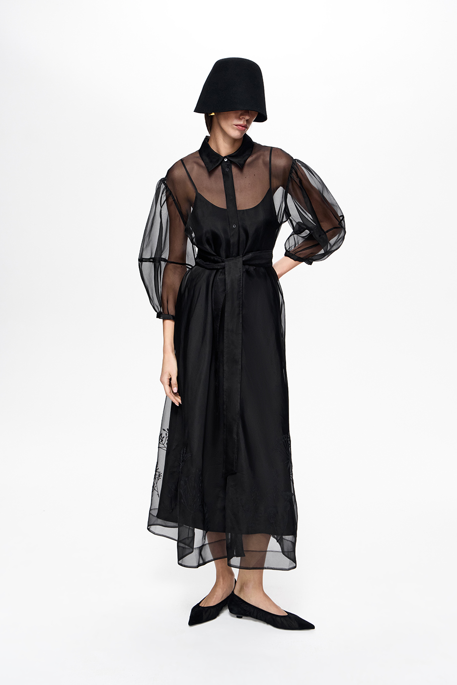 Платье из шелковой органзы с вышивкой