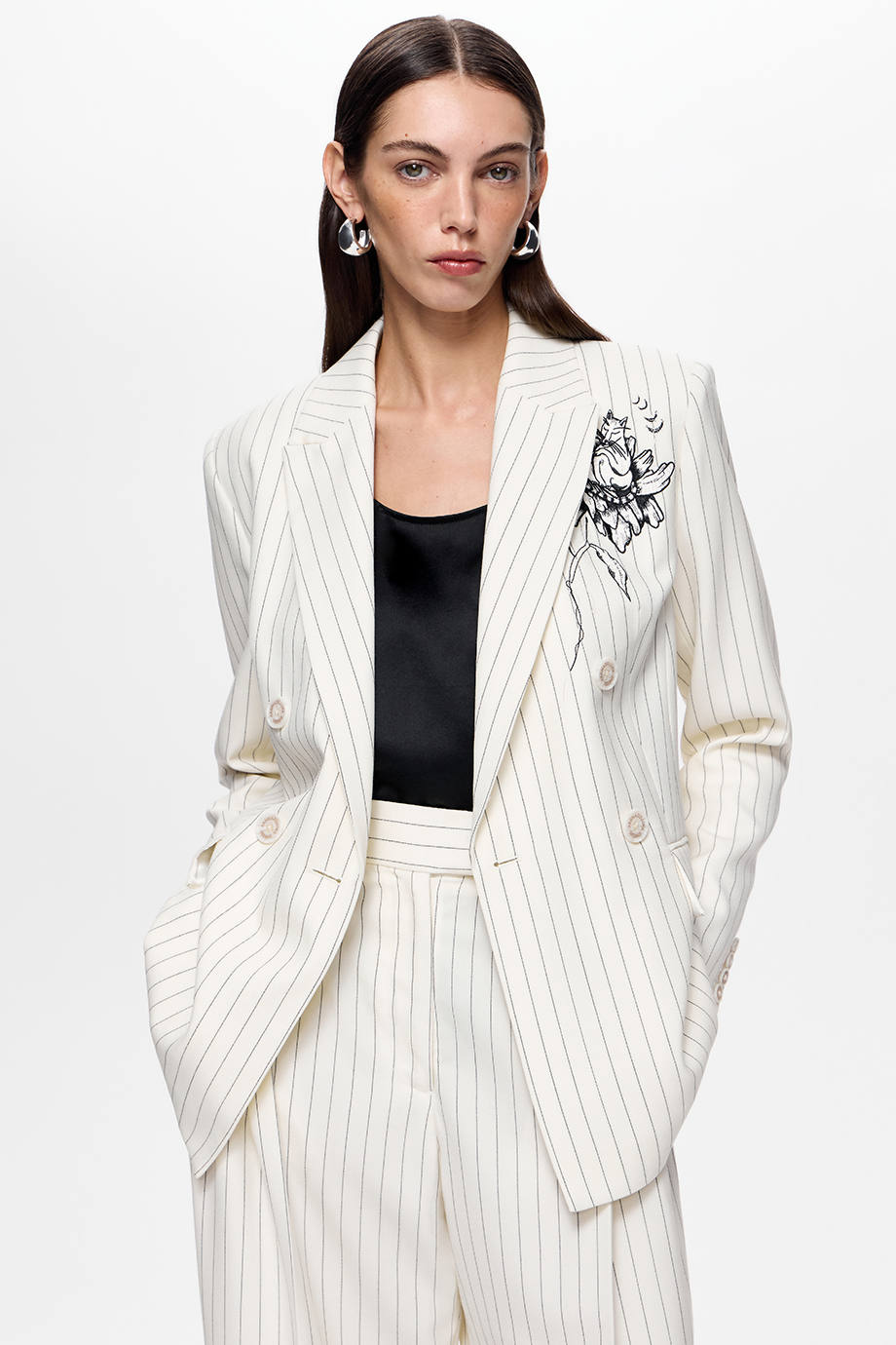 Жакет двубортный с вышивкой