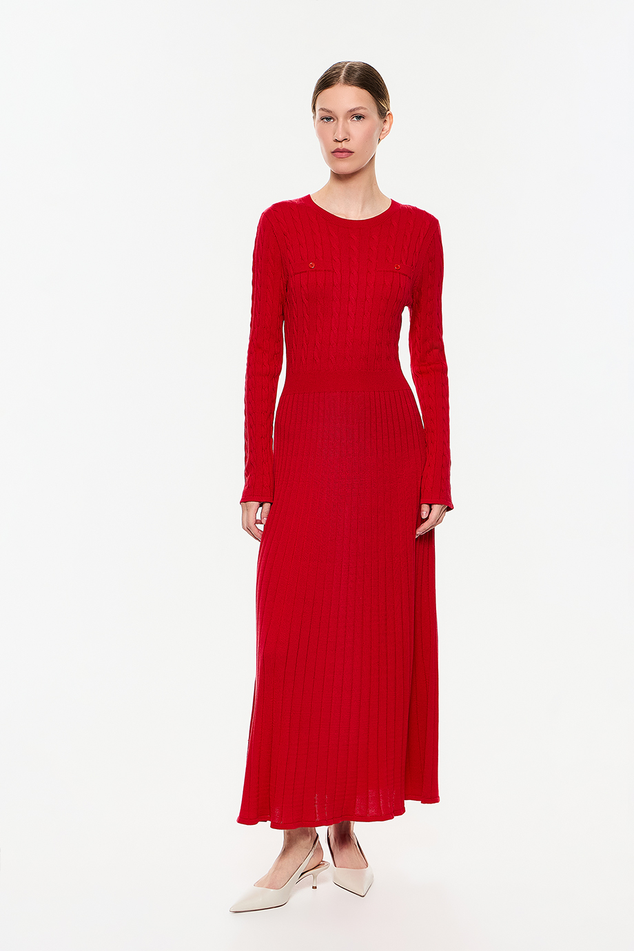 Платье вязаное приталенное