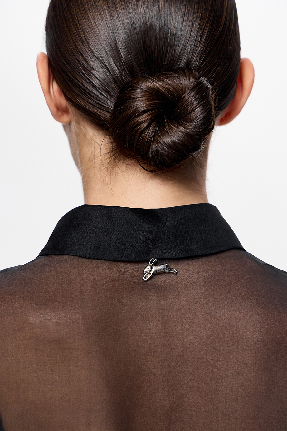 Блузка из шелковой органзы с вышивкой