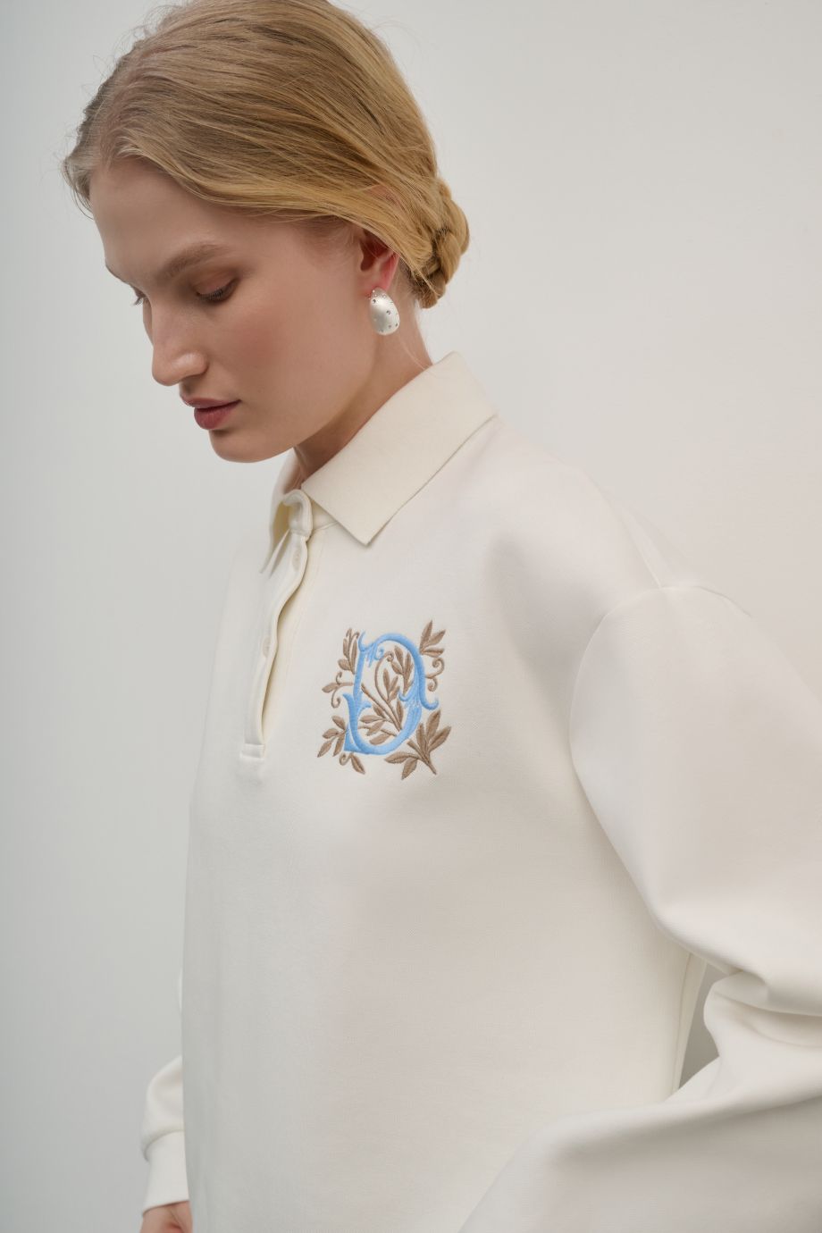 Свитшот-поло с вышивкой