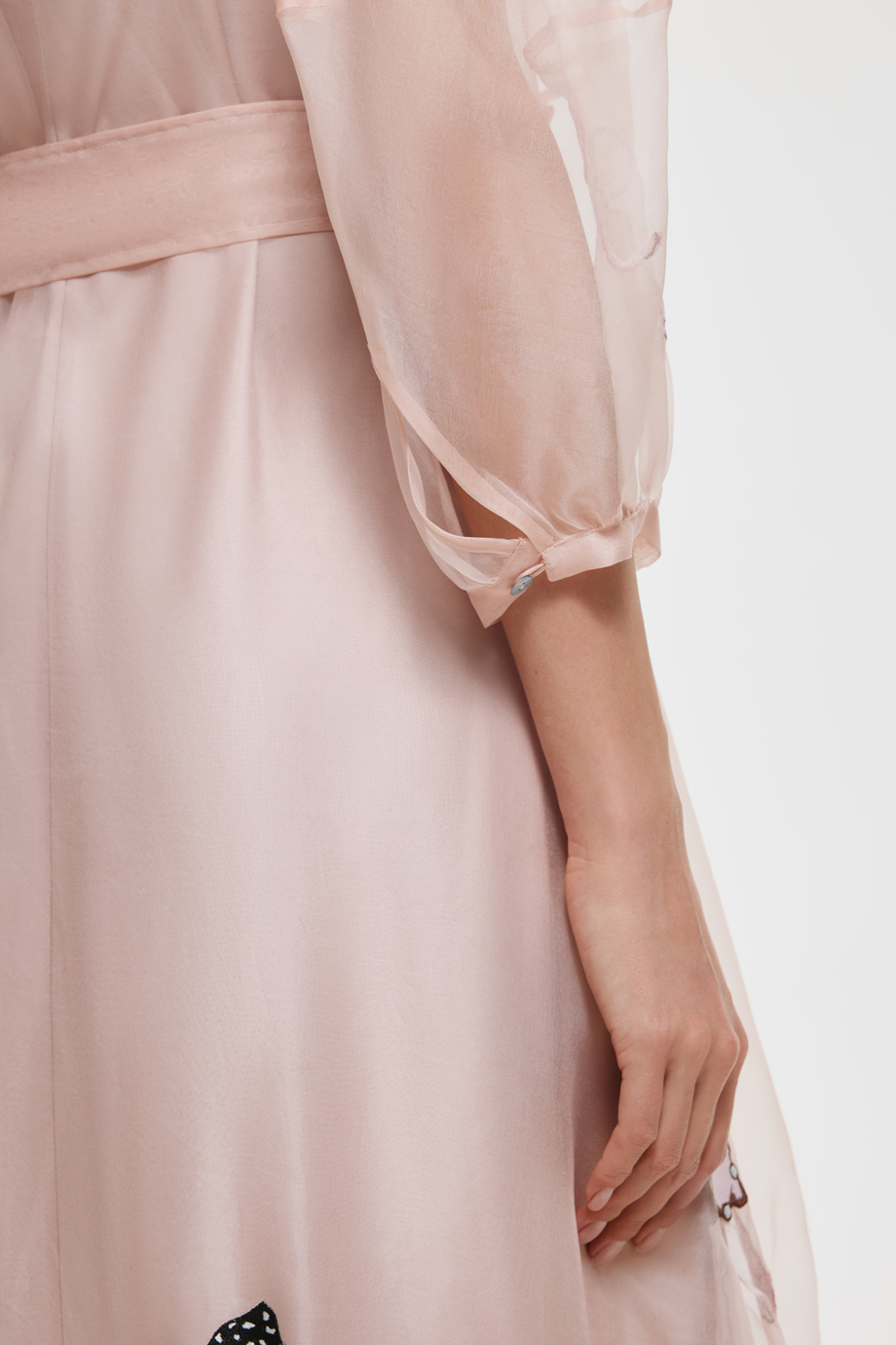 Платье из шелковой органзы с вышивкой