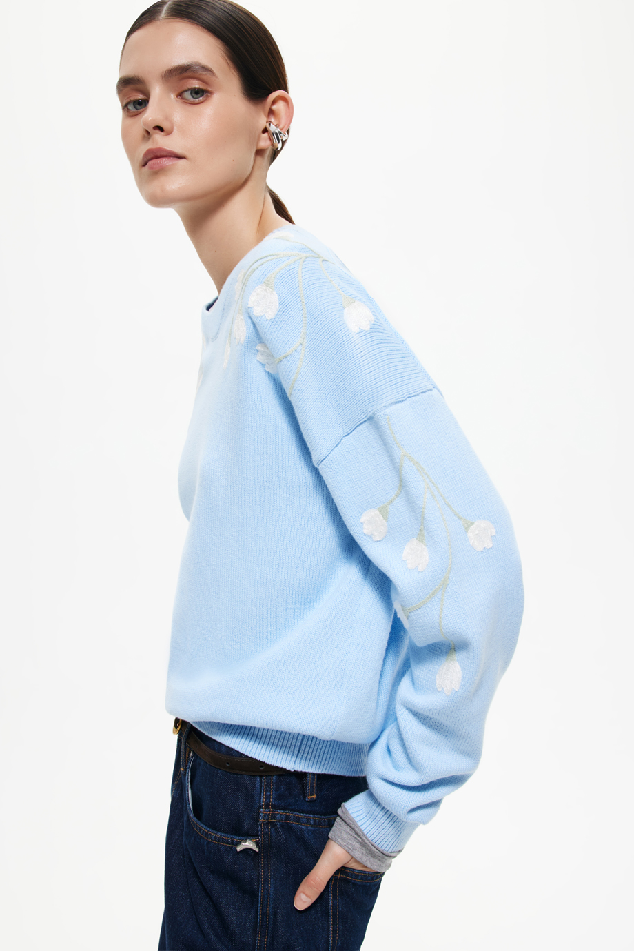 Джемпер с вышивкой